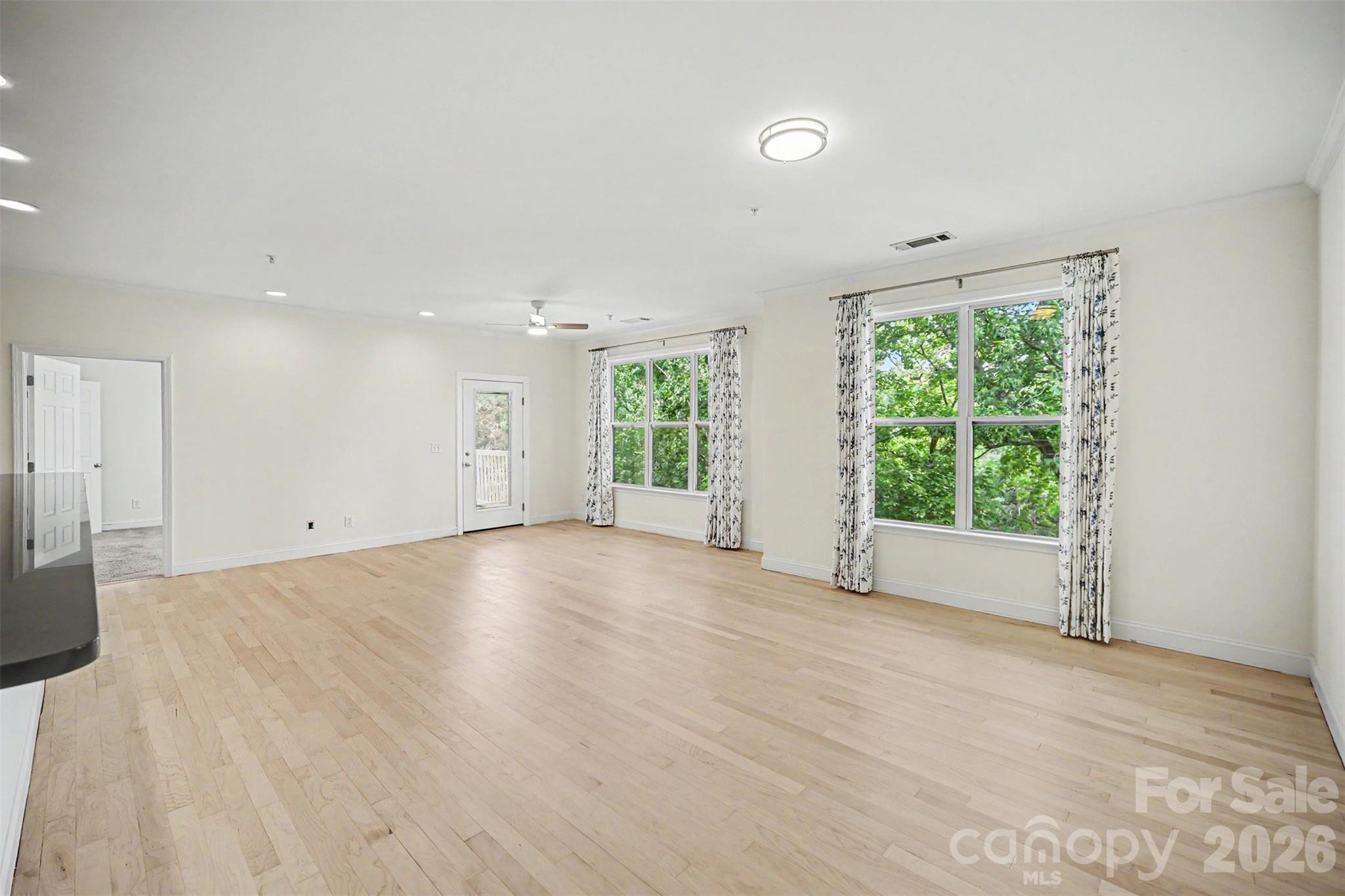1000 E Woodlawn Road #415 — Charlotte