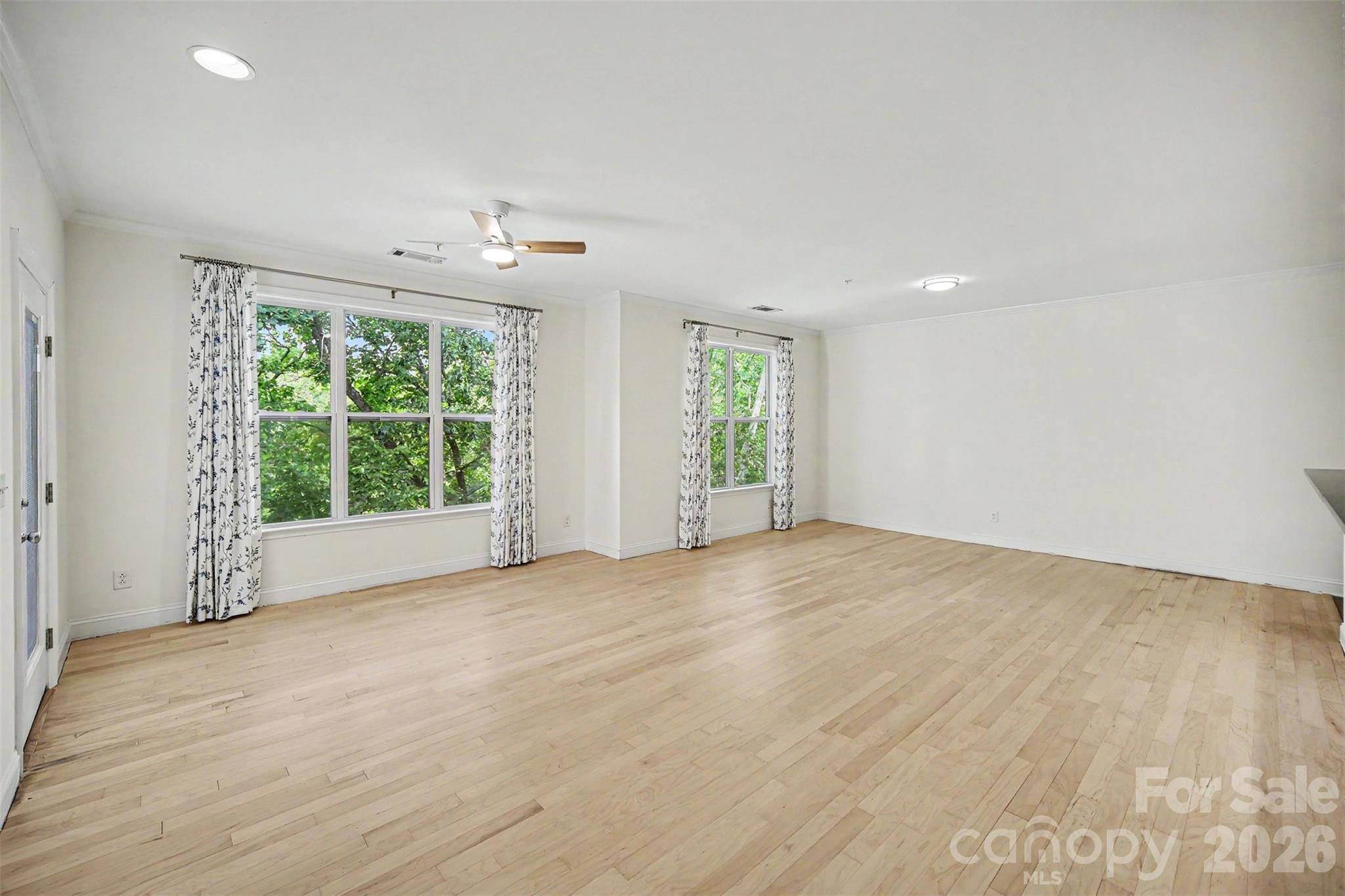 1000 E Woodlawn Road #415 — Charlotte