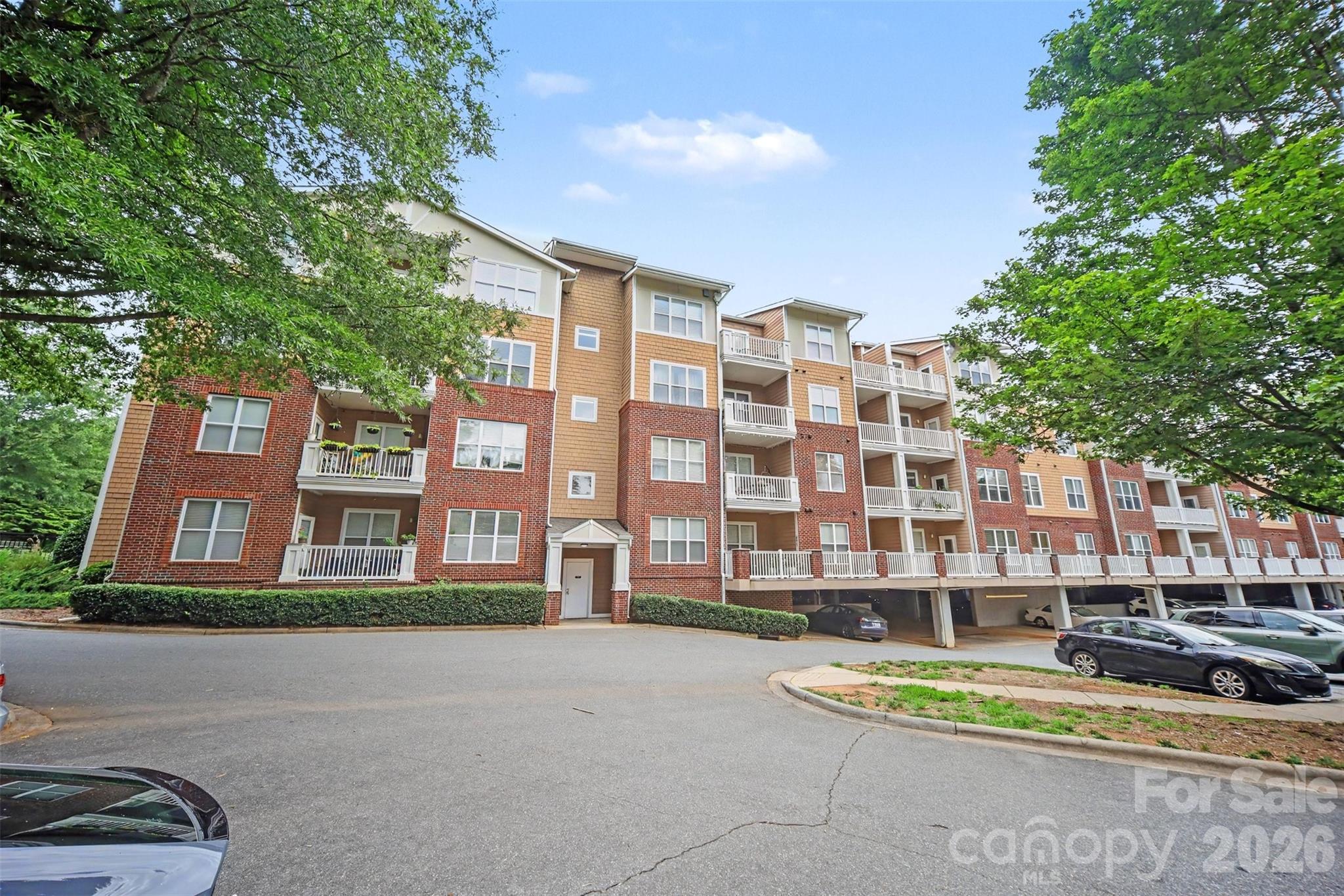 1000 E Woodlawn Road #415 — Charlotte