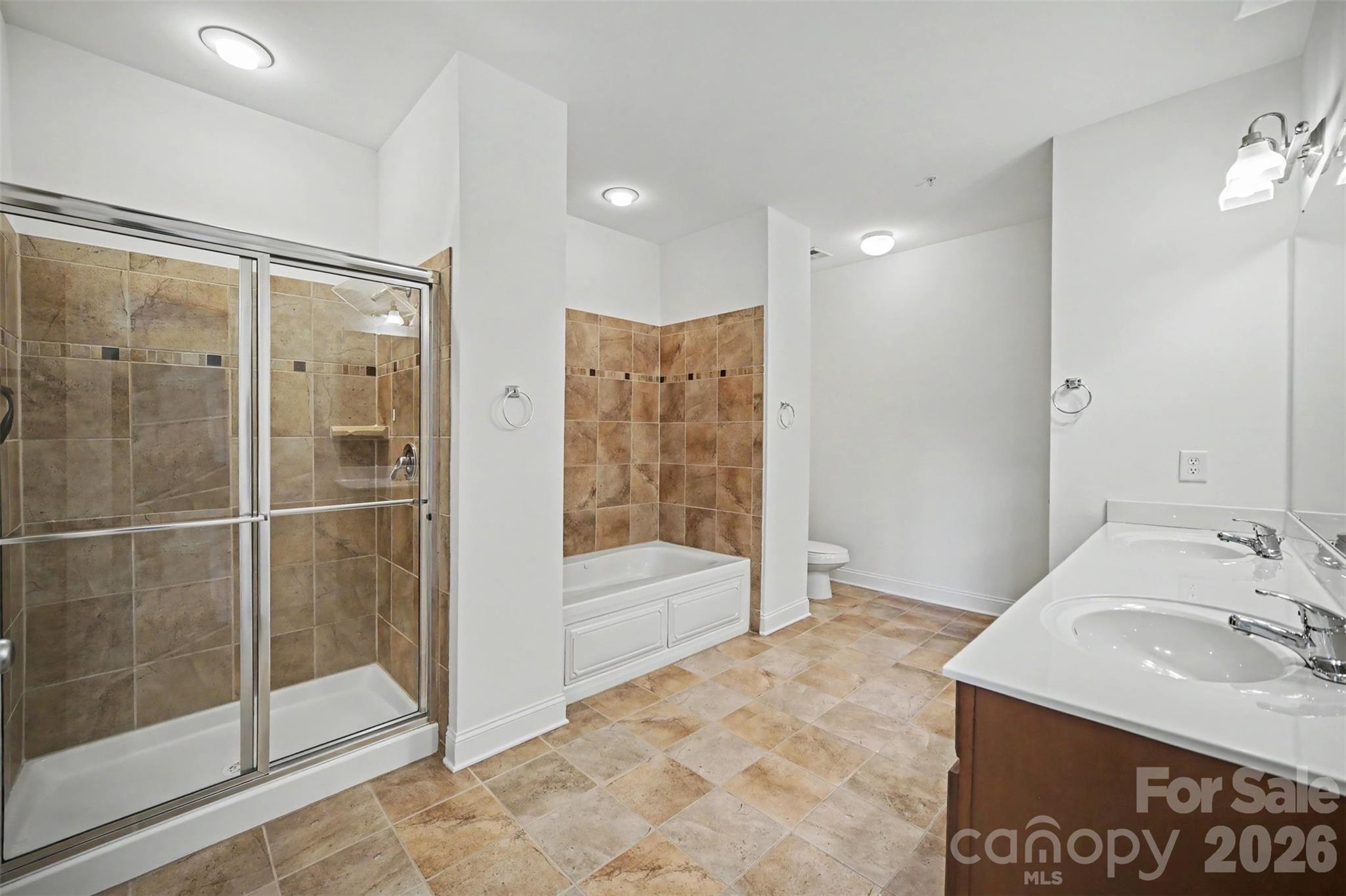 1000 E Woodlawn Road #415 — Charlotte