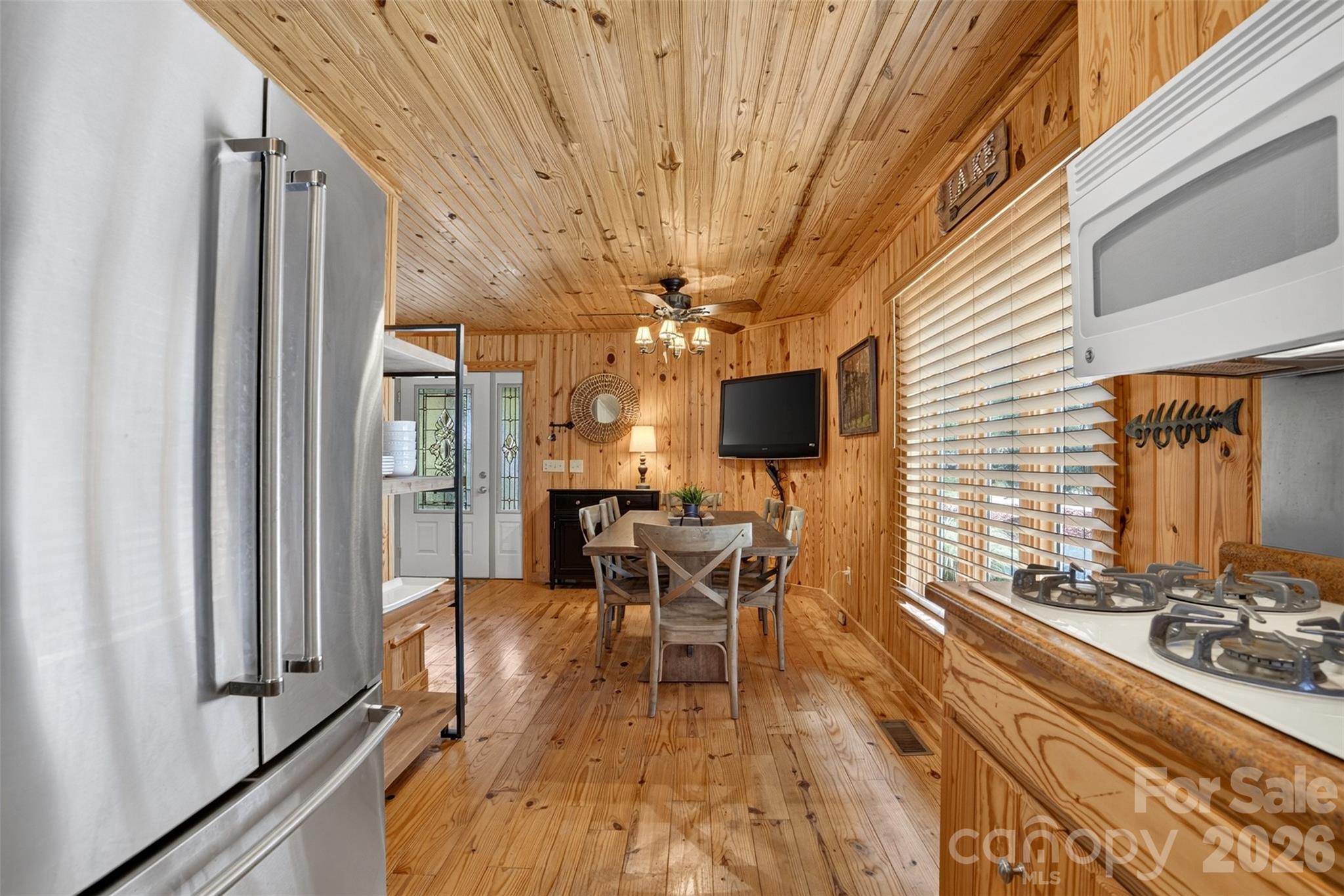 108 Beach Drive — New London