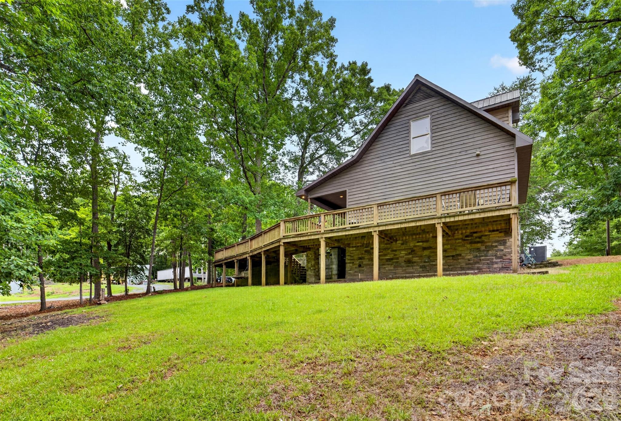 108 Beach Drive — New London