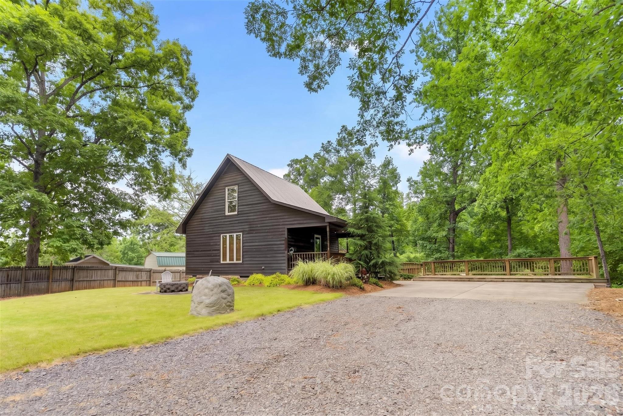 108 Beach Drive — New London