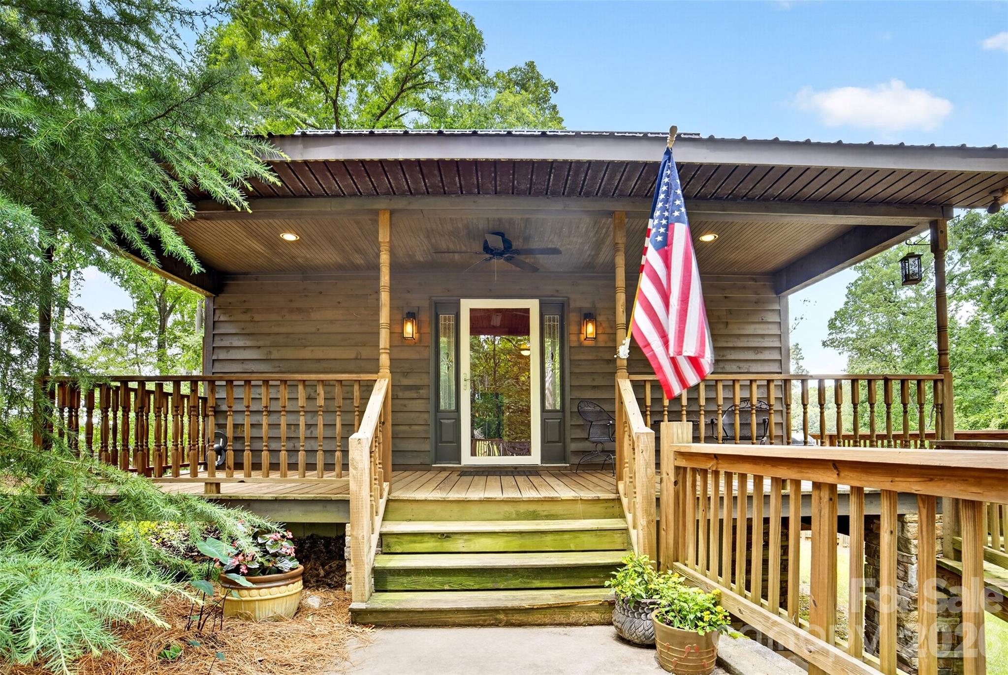 108 Beach Drive — New London