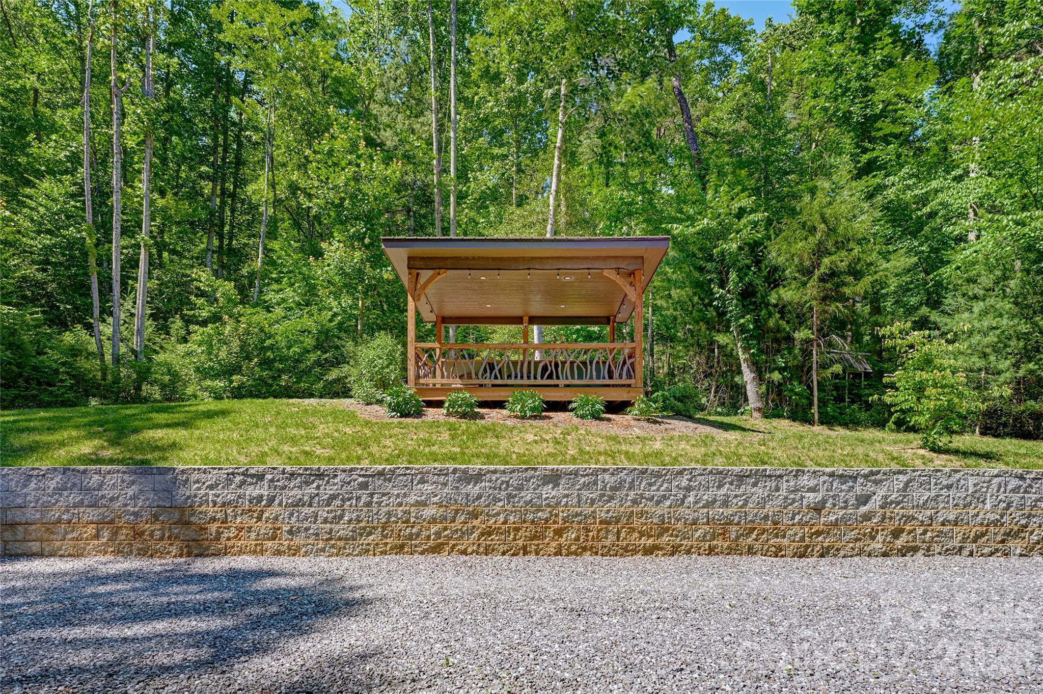 4017 Canada Road — Tuckasegee