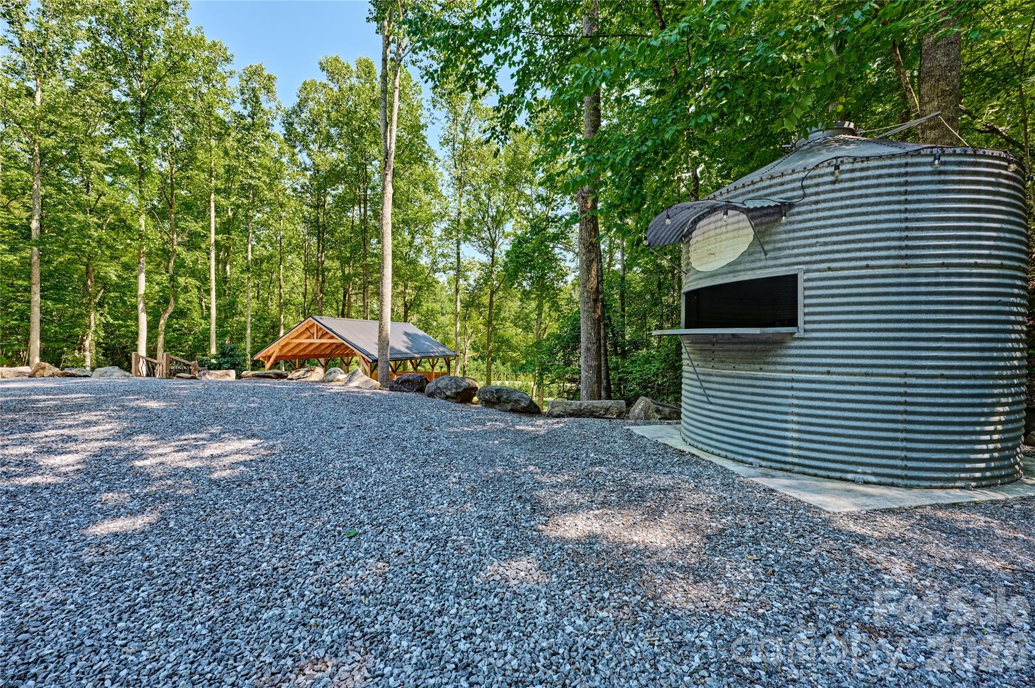 4017 Canada Road — Tuckasegee