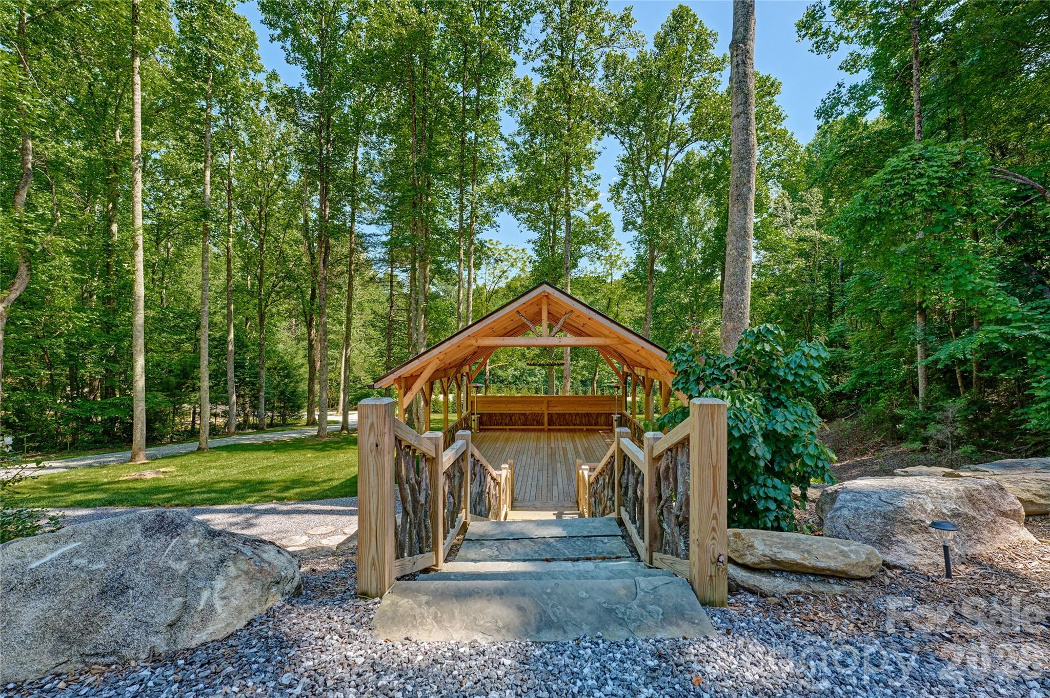 4017 Canada Road — Tuckasegee
