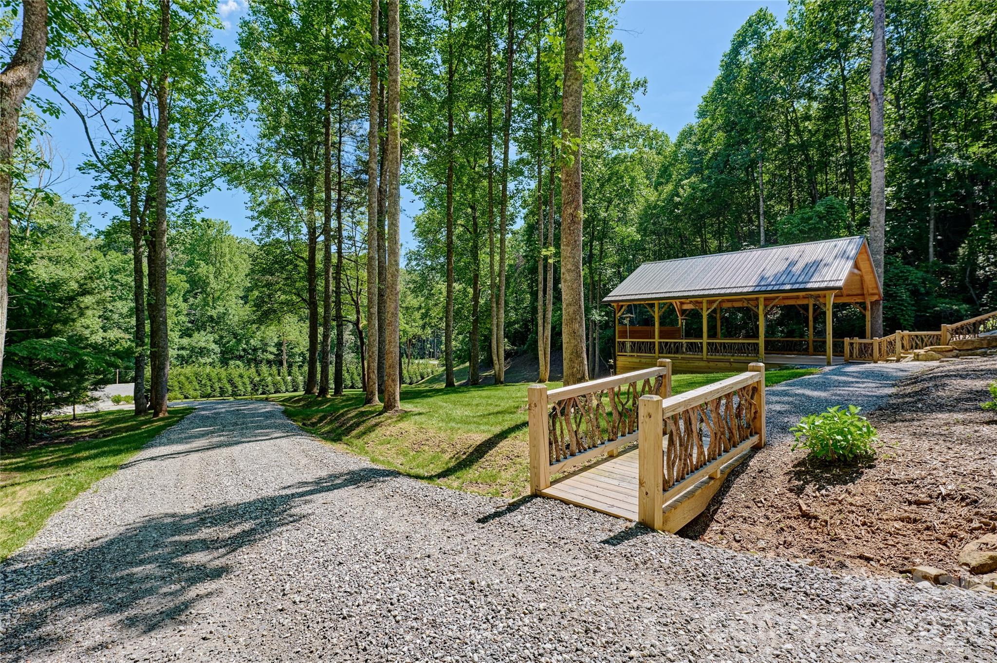 4017 Canada Road — Tuckasegee