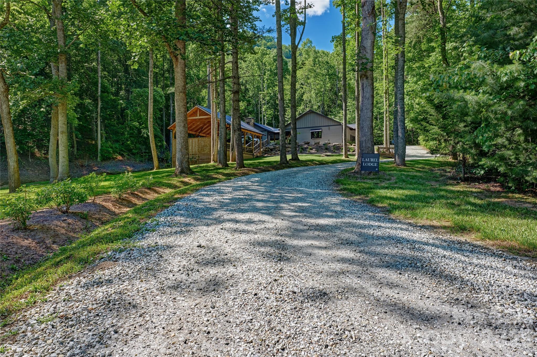 4017 Canada Road — Tuckasegee