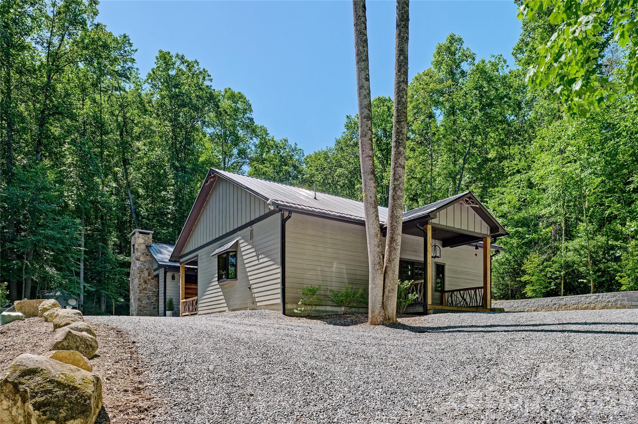 4017 Canada Road — Tuckasegee