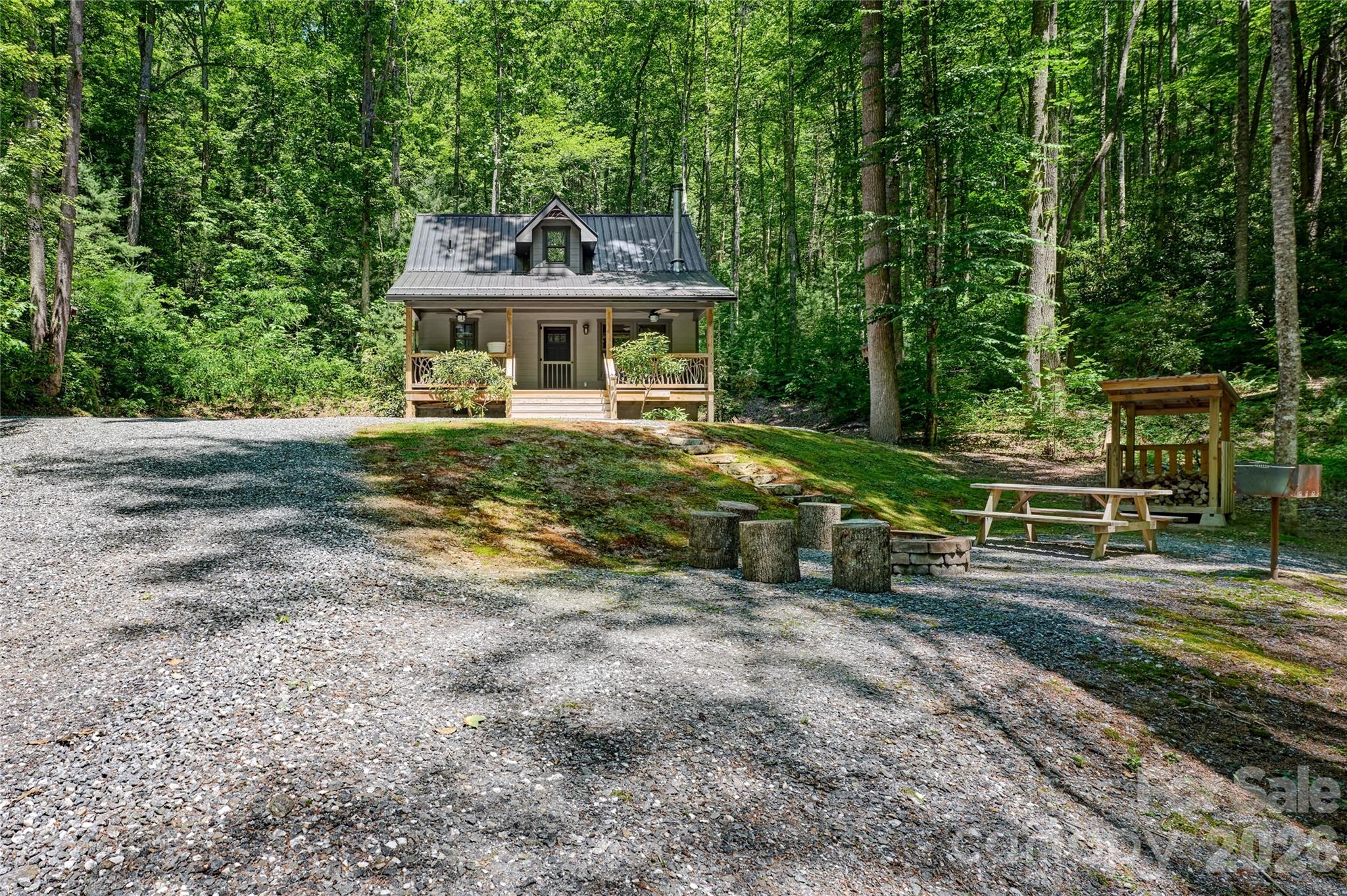 4017 Canada Road — Tuckasegee