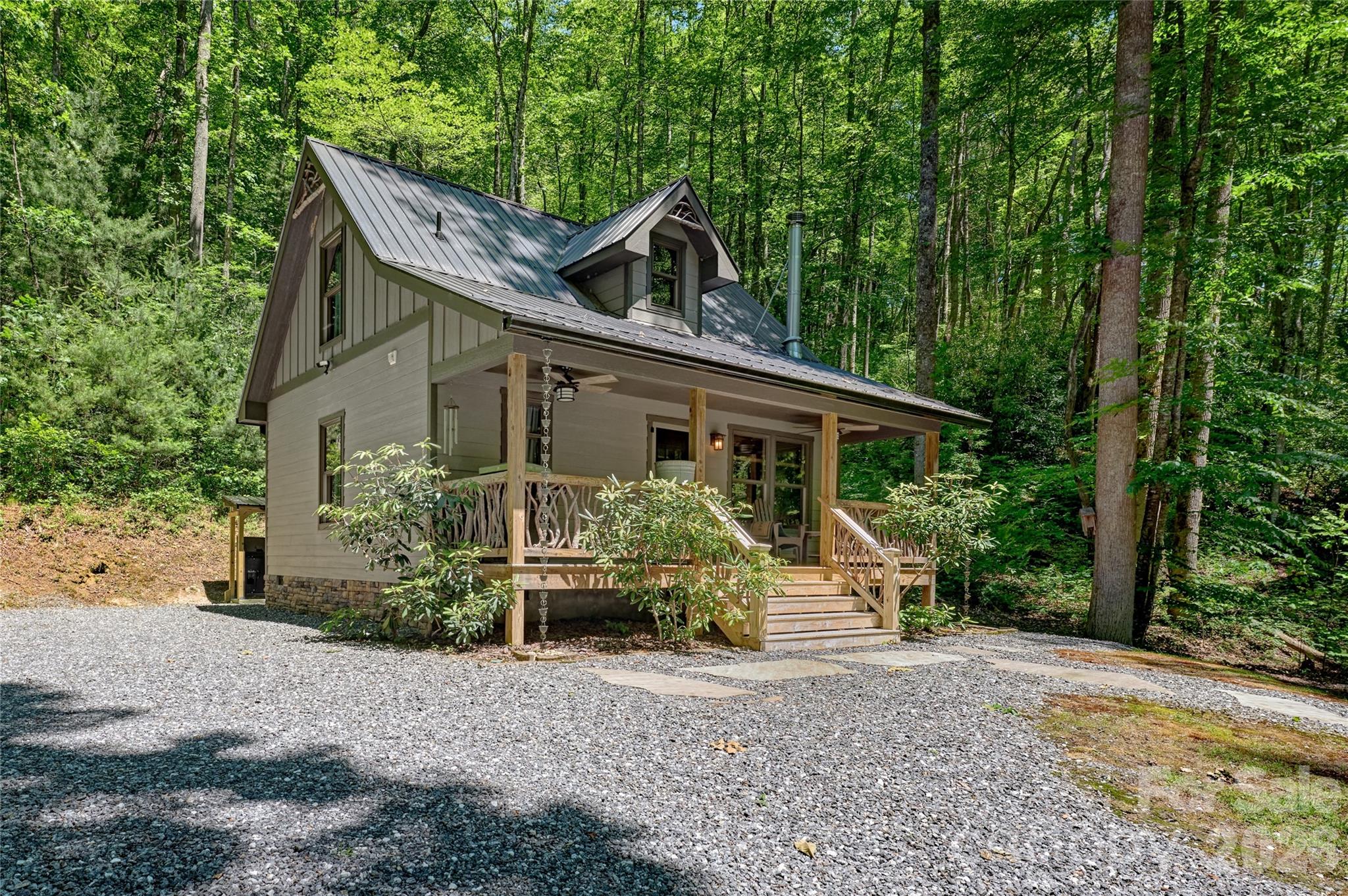 4017 Canada Road — Tuckasegee