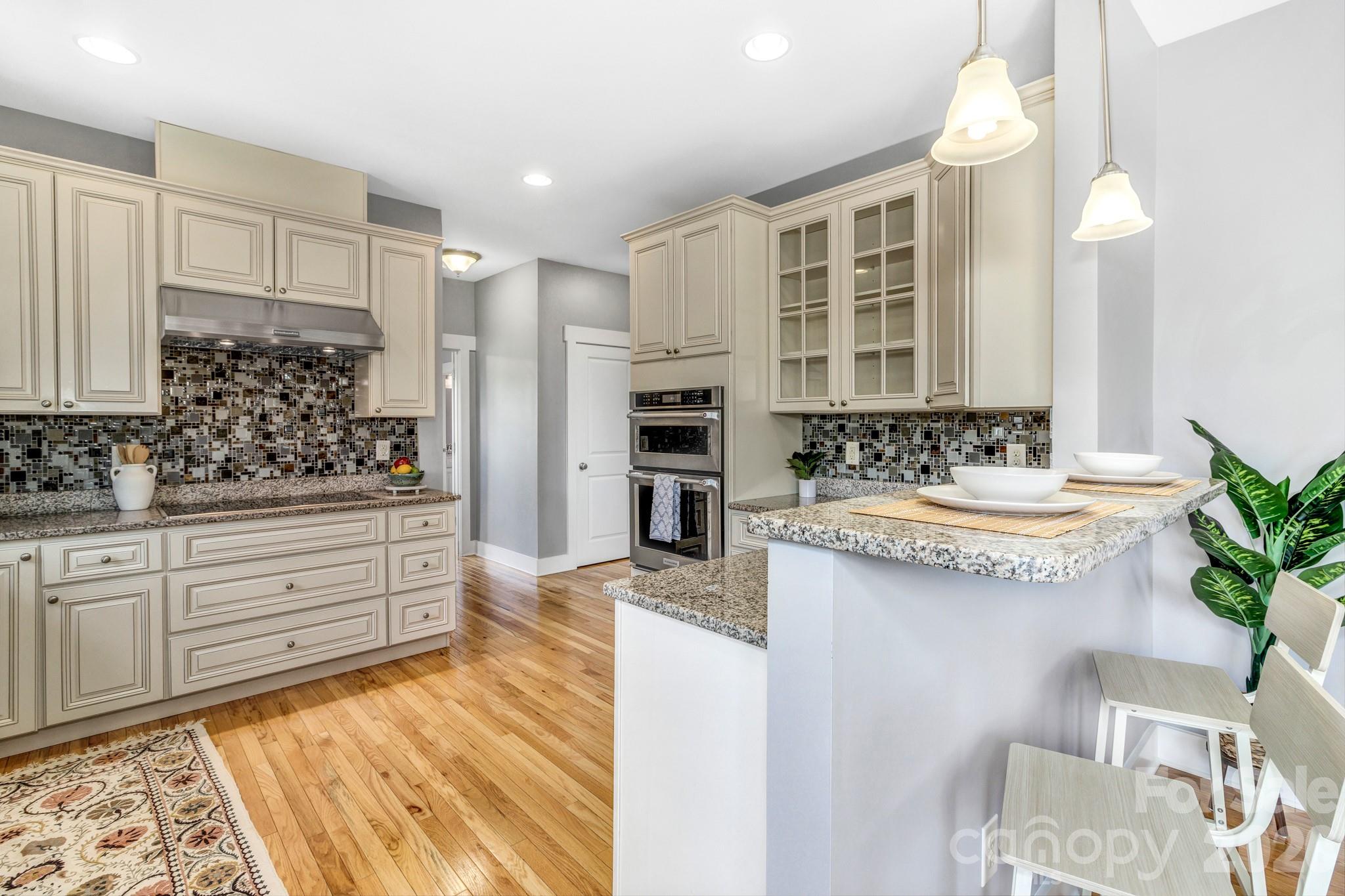 18 Byrdcliffe Lane — Asheville
