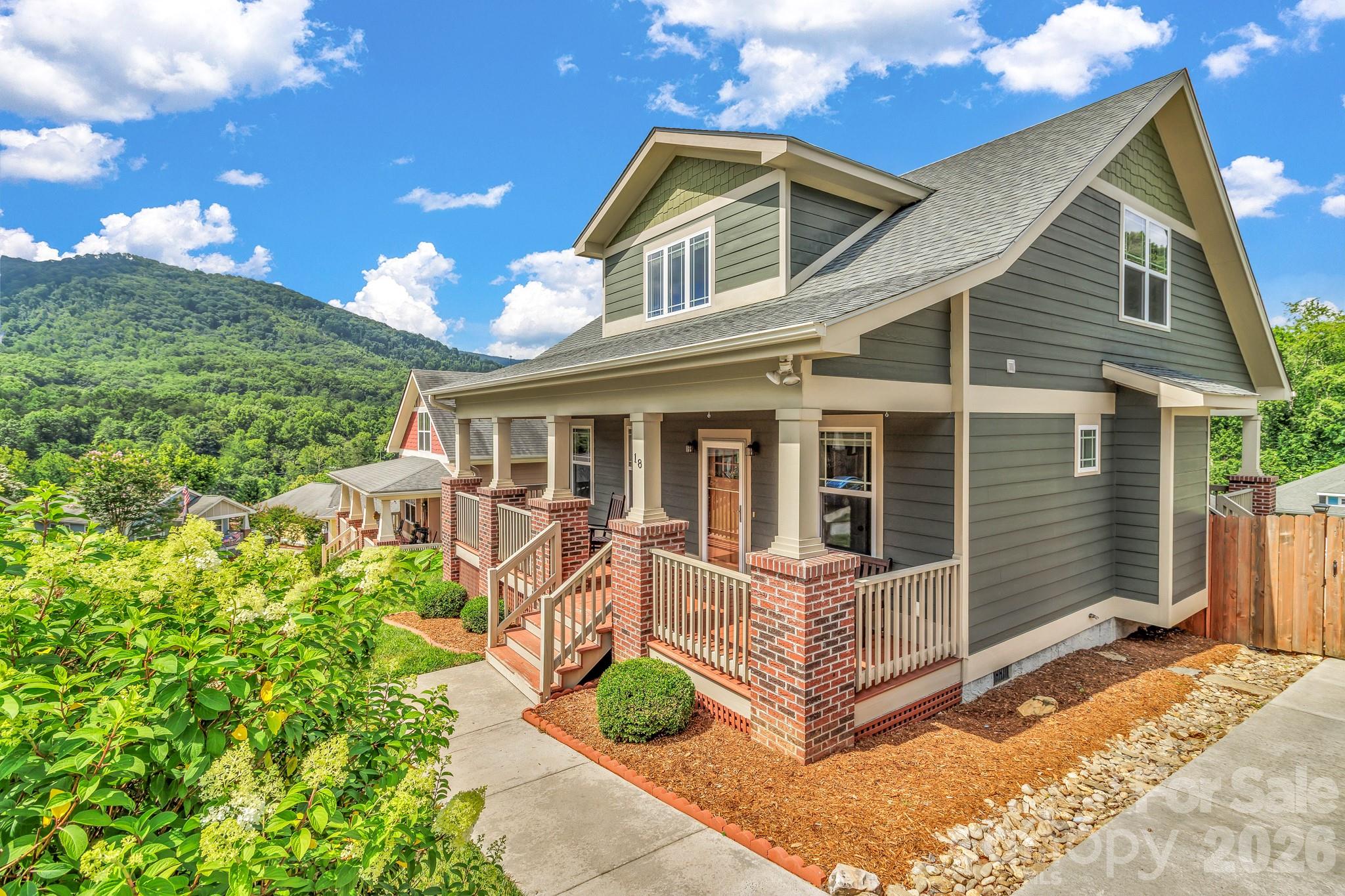 18 Byrdcliffe Lane — Asheville