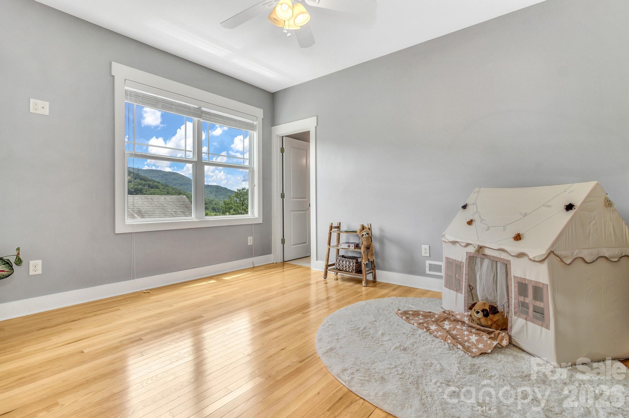 18 Byrdcliffe Lane — Asheville