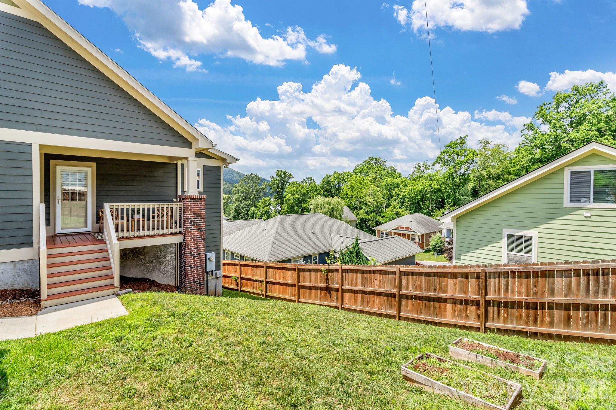 18 Byrdcliffe Lane — Asheville