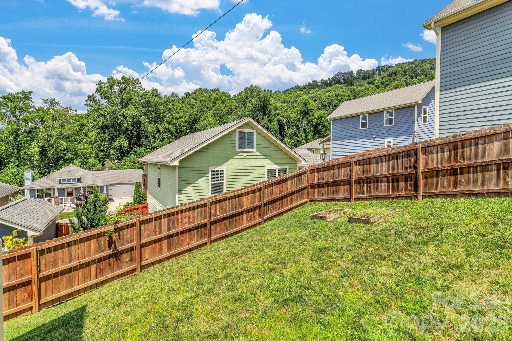 18 Byrdcliffe Lane — Asheville