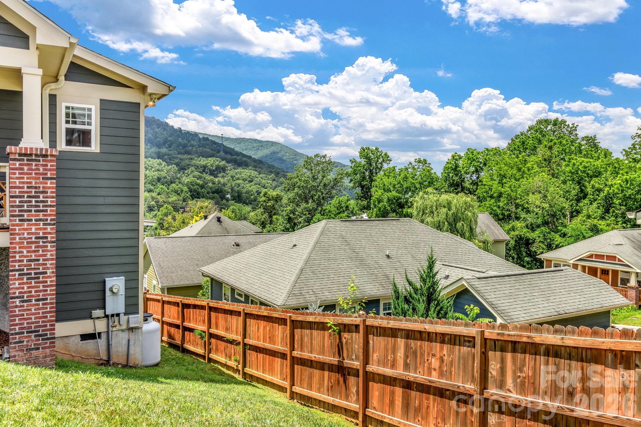 18 Byrdcliffe Lane — Asheville