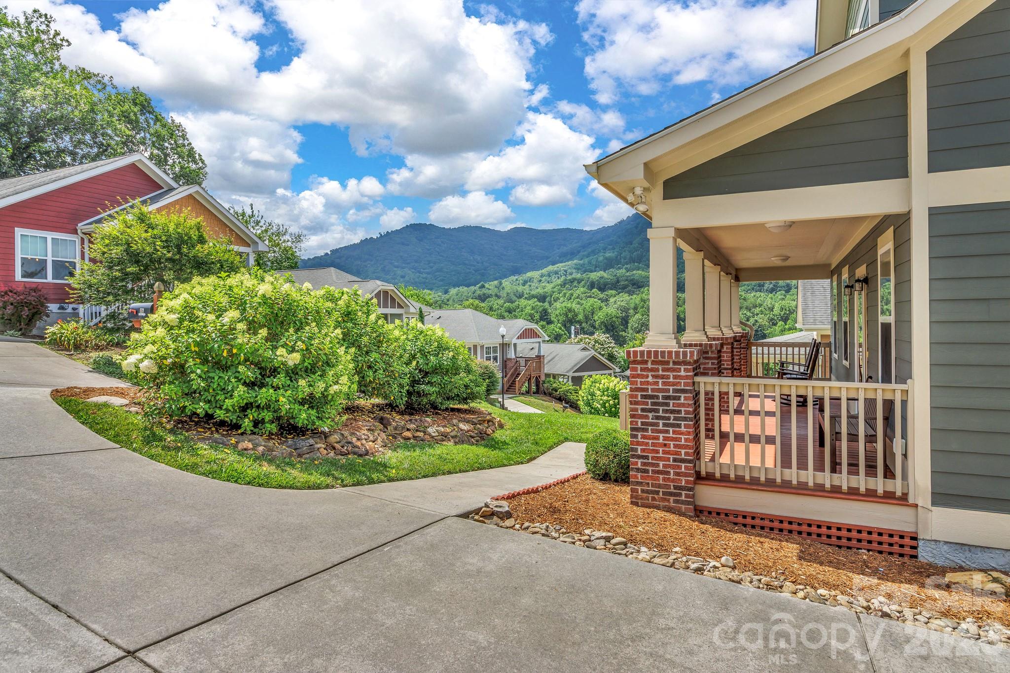 18 Byrdcliffe Lane — Asheville