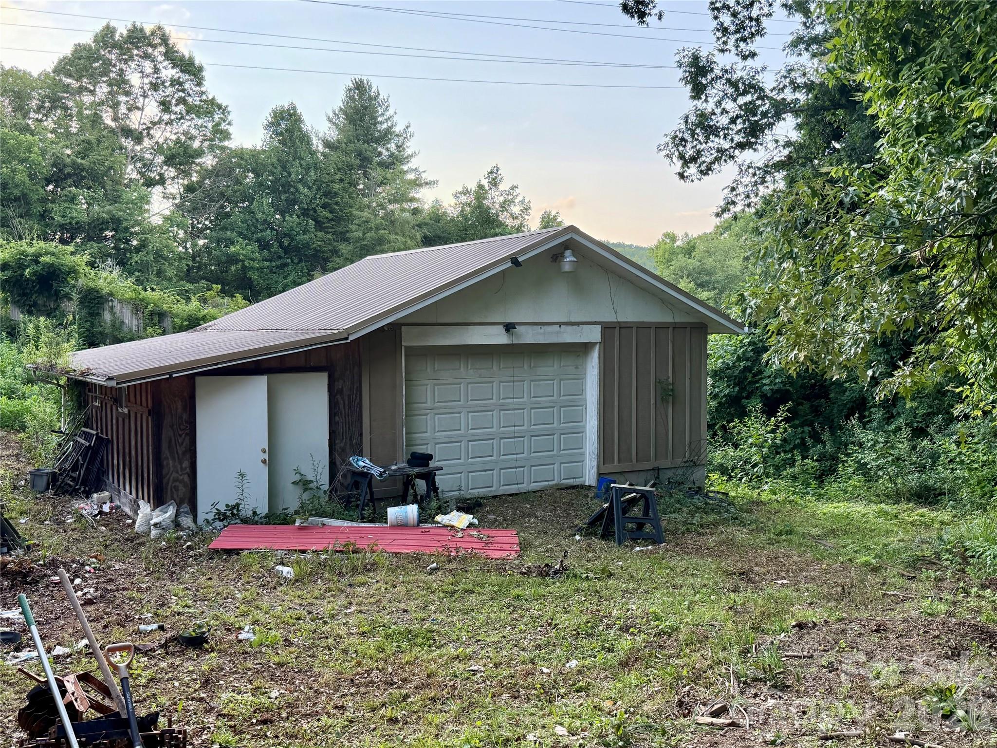 251 Cox Road — Pisgah Forest