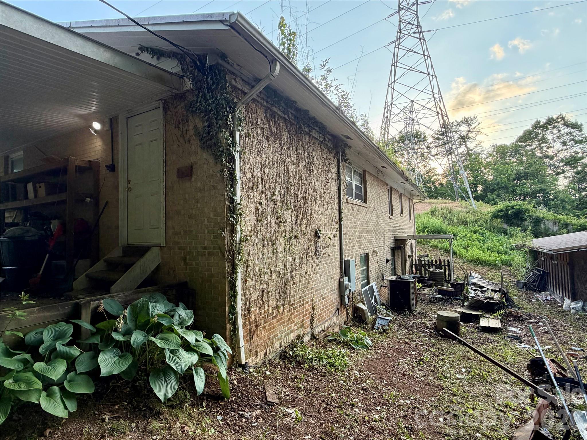 251 Cox Road — Pisgah Forest