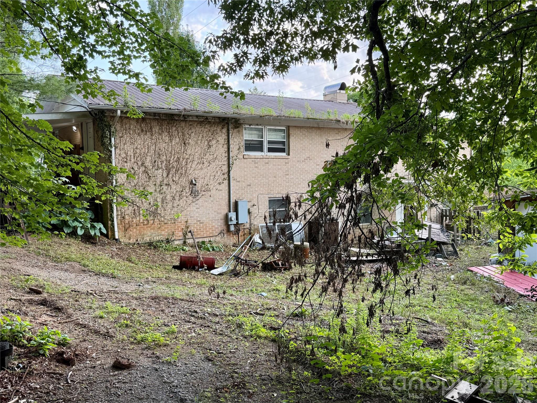 251 Cox Road — Pisgah Forest