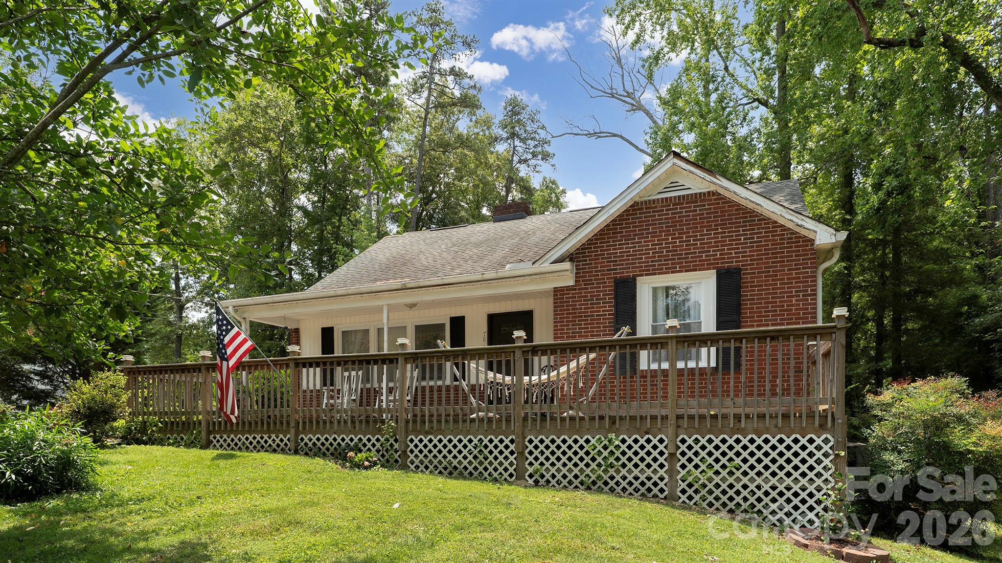 7816 E Lane Drive — Charlotte