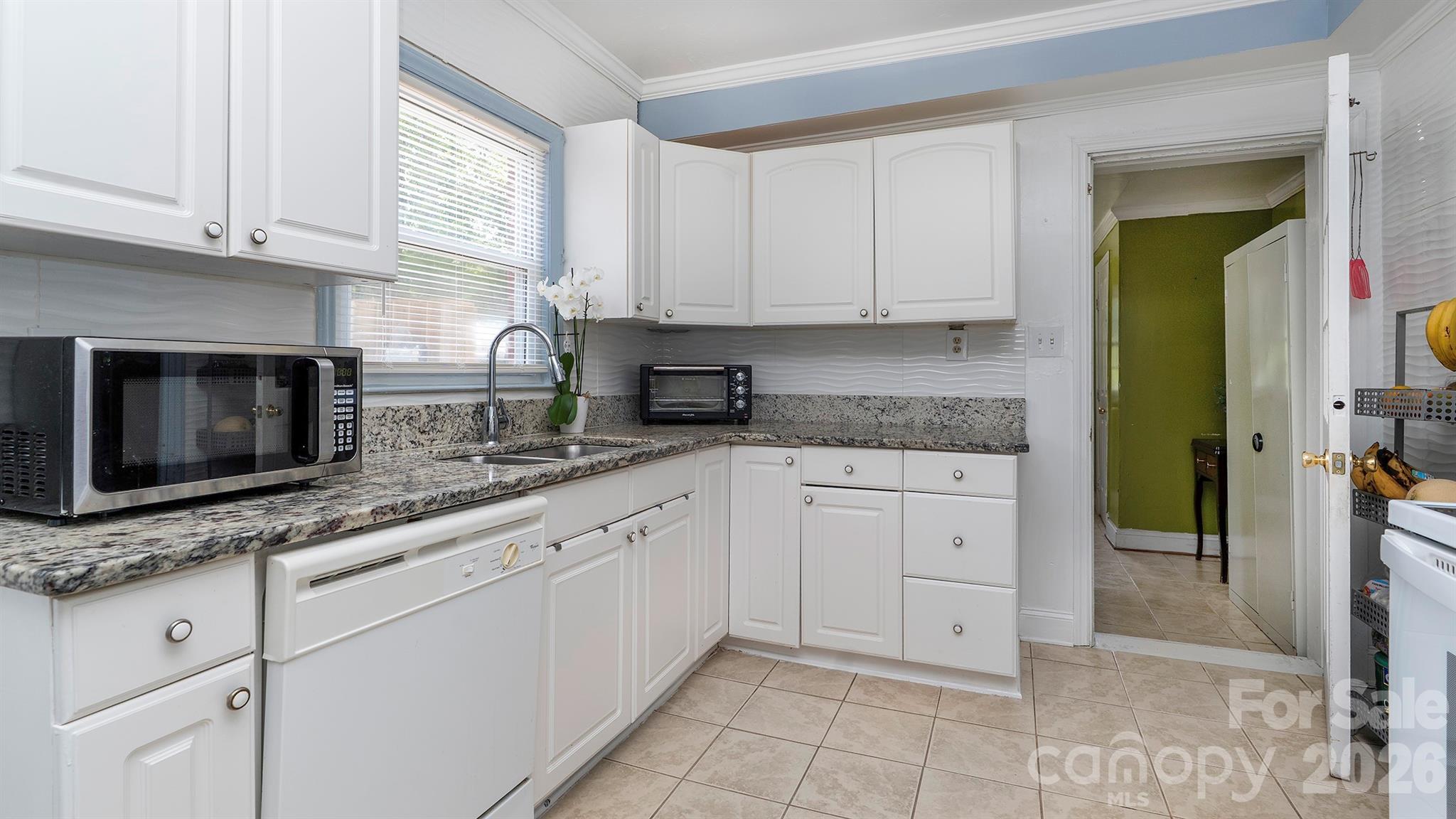 7816 E Lane Drive — Charlotte