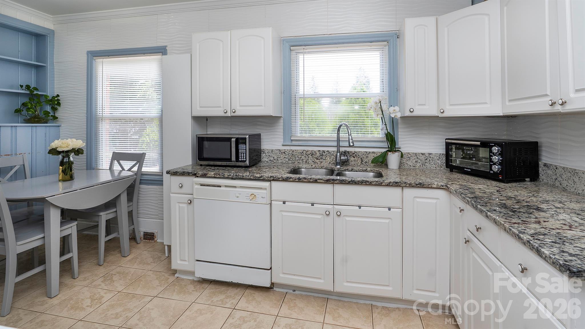 7816 E Lane Drive — Charlotte