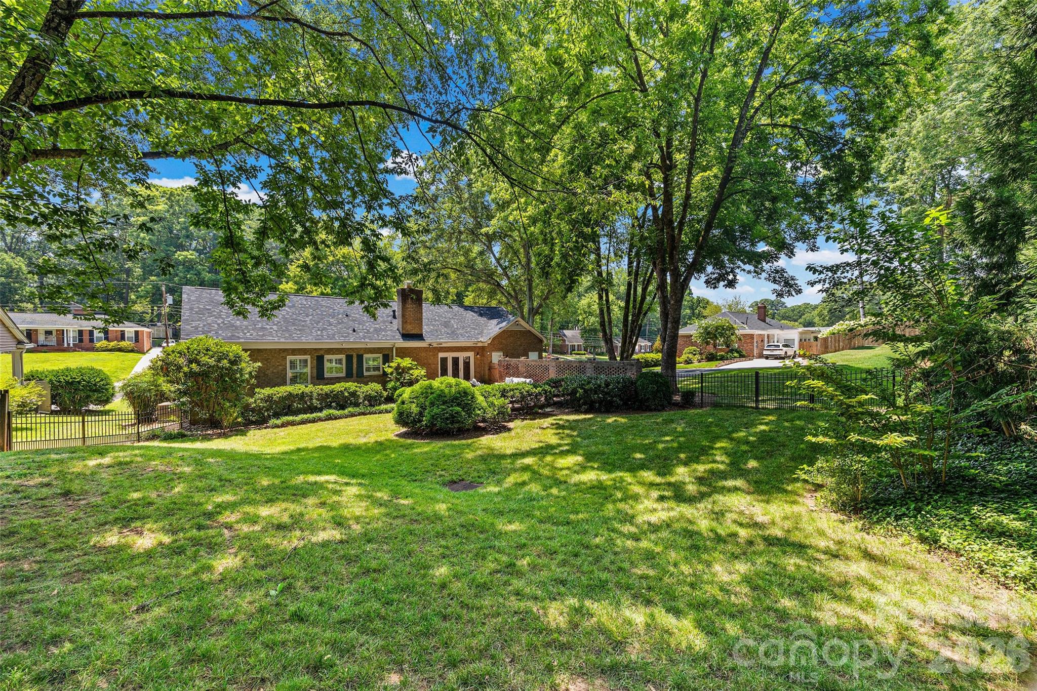 3826 Severn Avenue — Charlotte