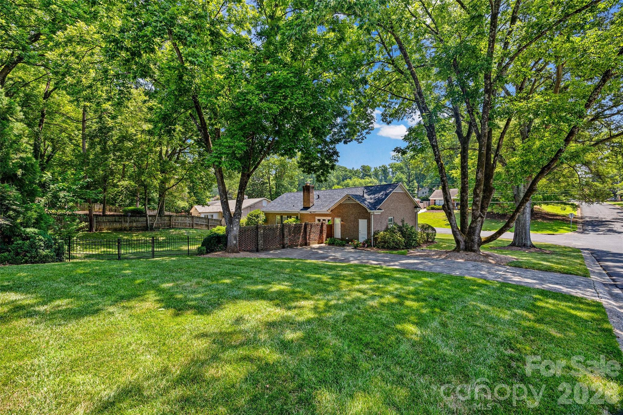 3826 Severn Avenue — Charlotte