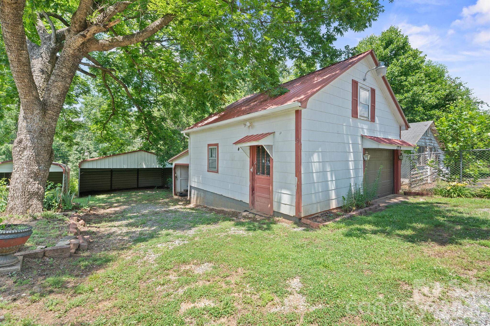 3219 US 70 Highway E — Morganton