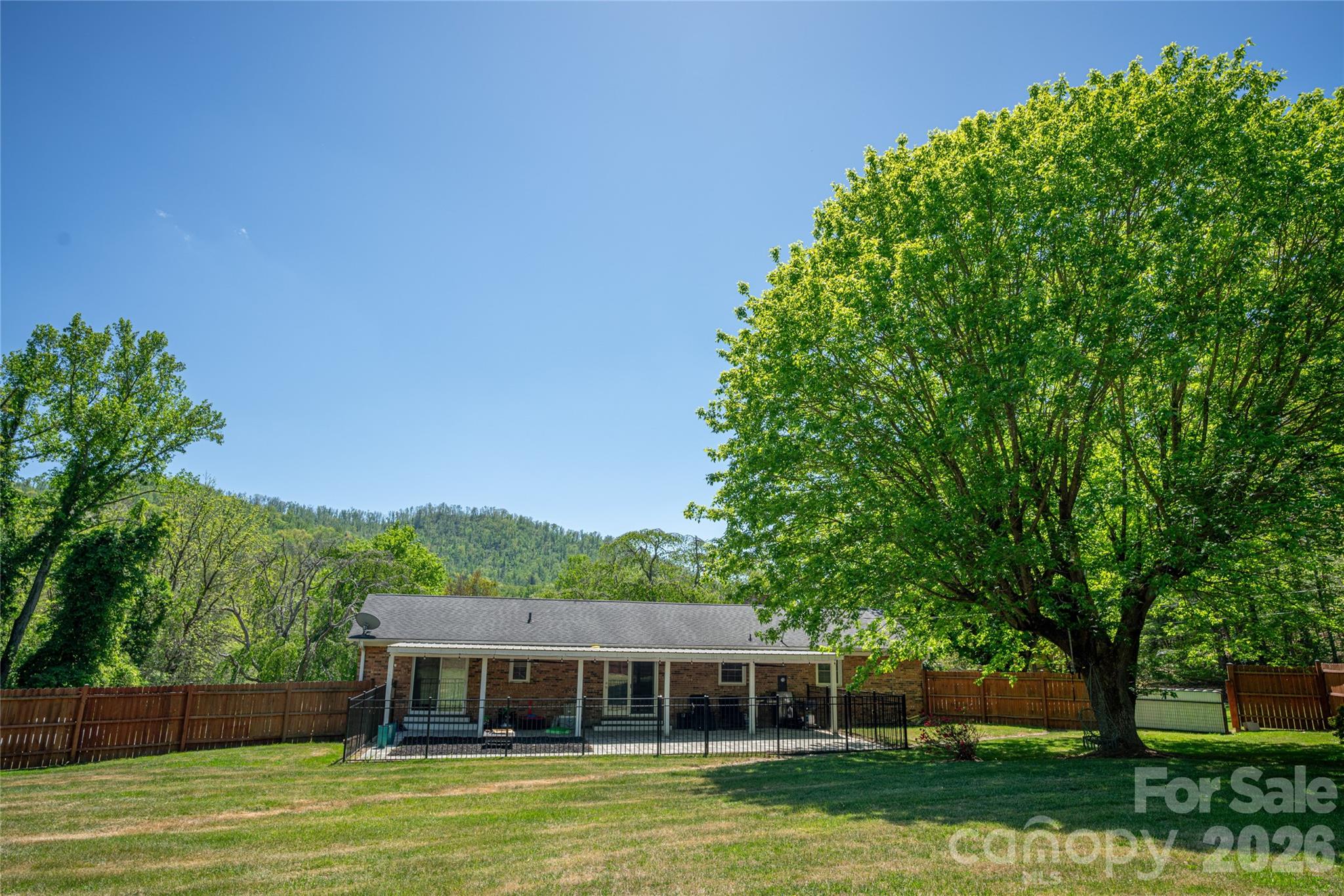 7 Lula Cove Road — Weaverville