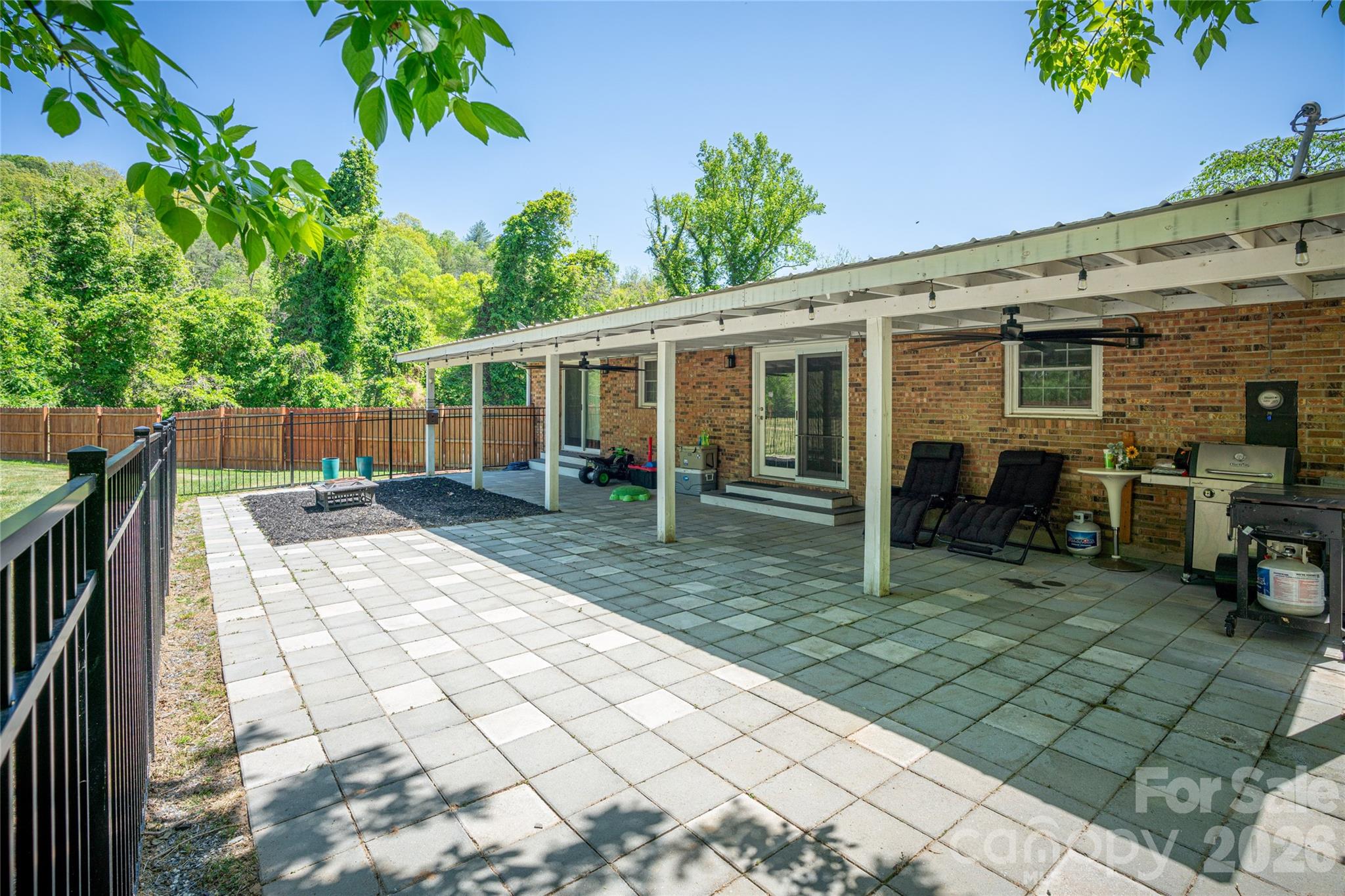 7 Lula Cove Road — Weaverville