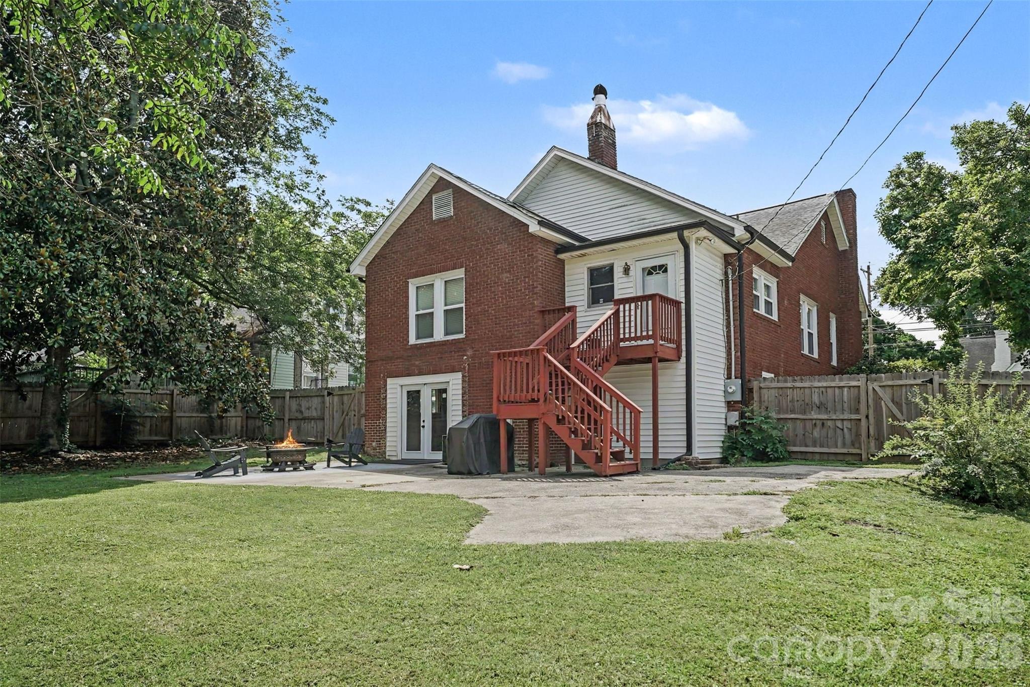 89 Hillcrest Avenue SE — Concord