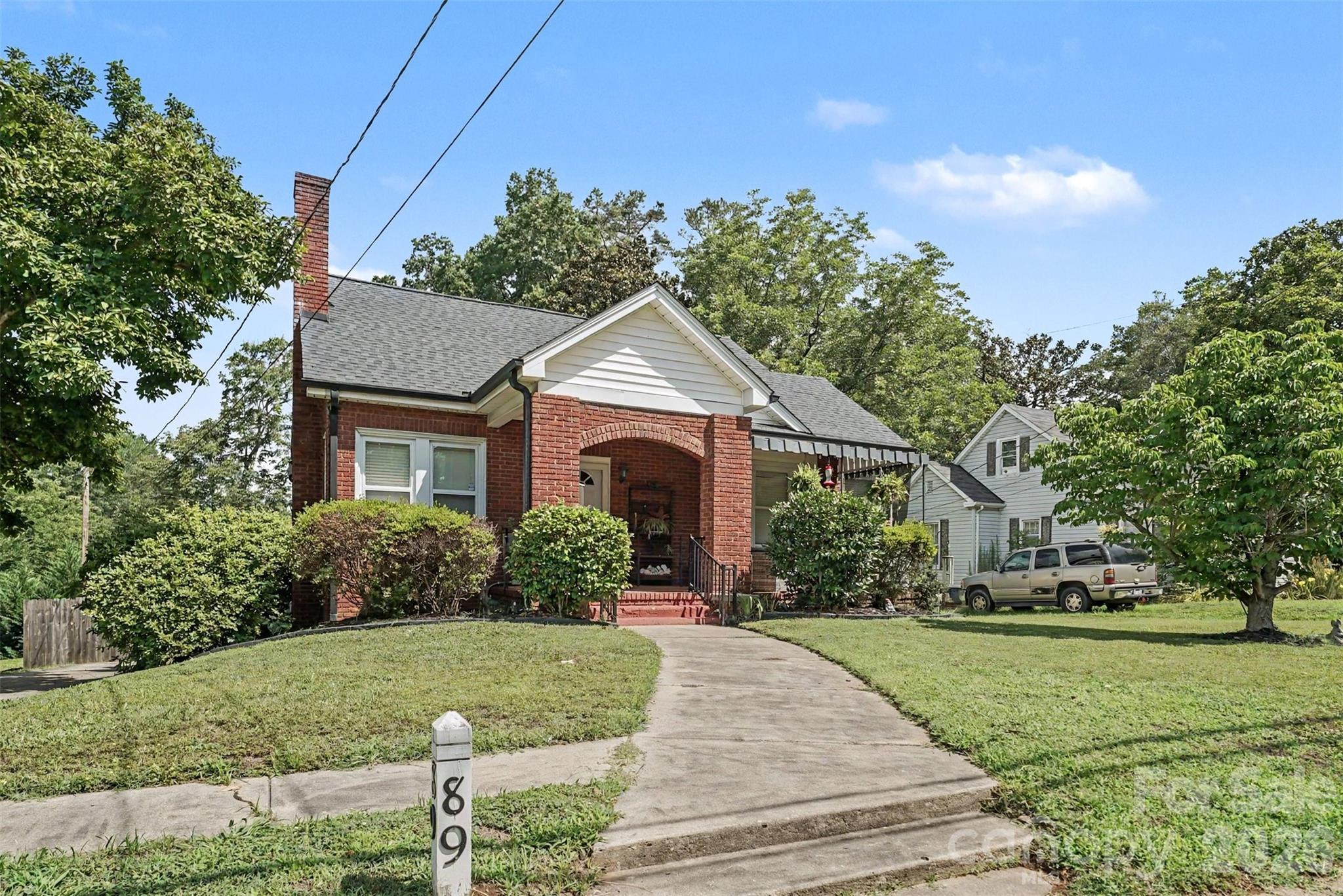89 Hillcrest Avenue SE — Concord