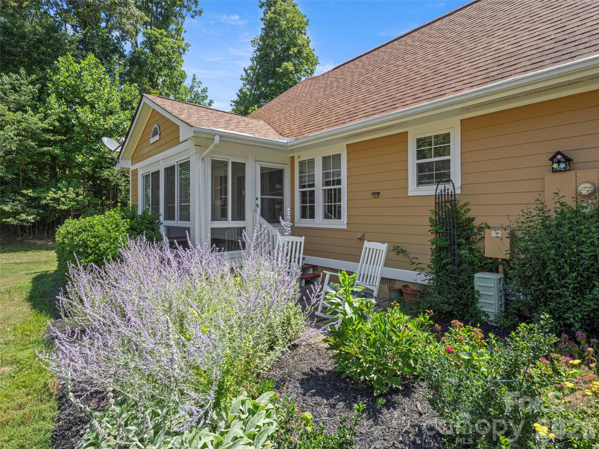 1301 Hyde Park Drive — Asheville