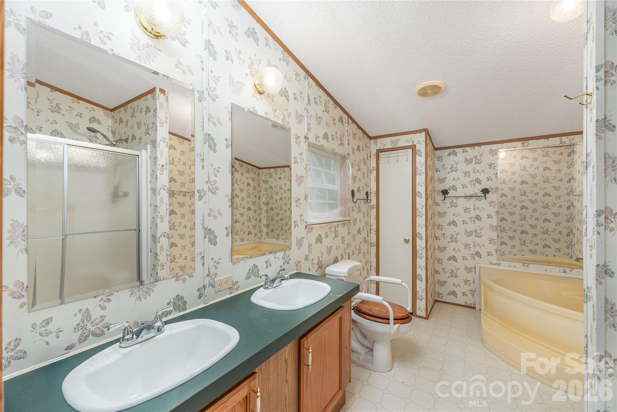 992 Brickyard Road — Horse Shoe