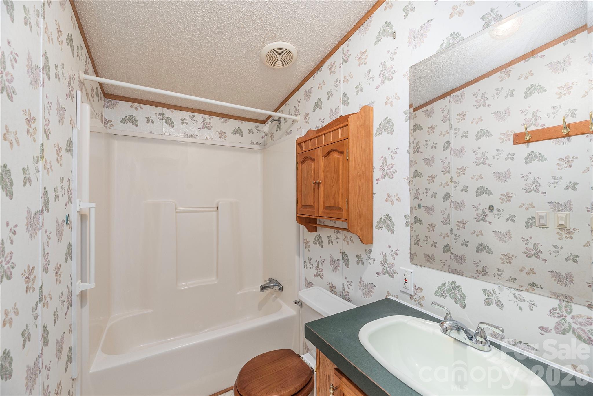 992 Brickyard Road — Horse Shoe