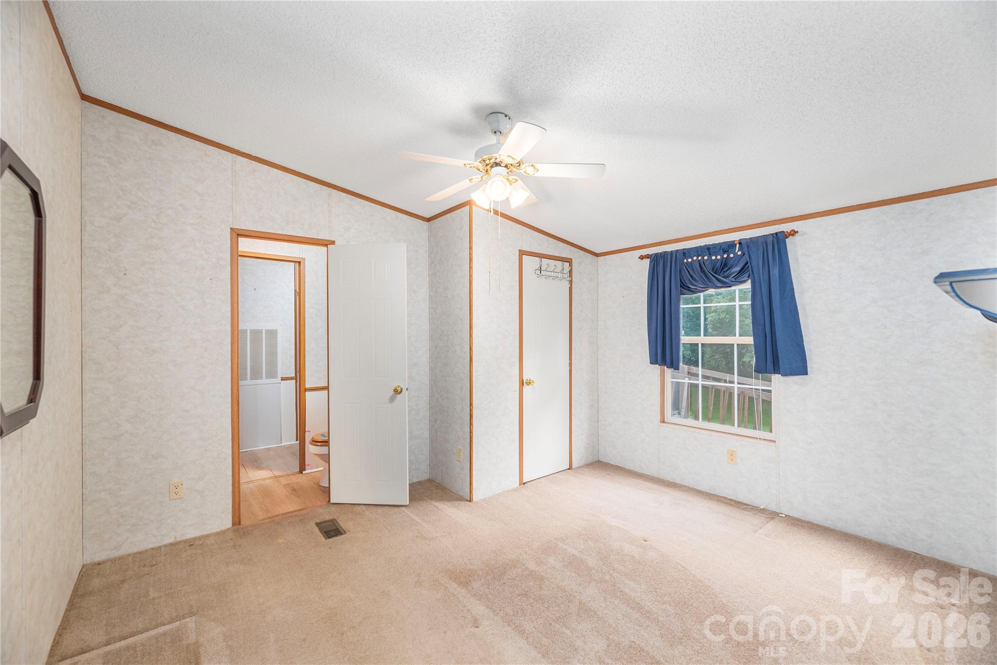 992 Brickyard Road — Horse Shoe