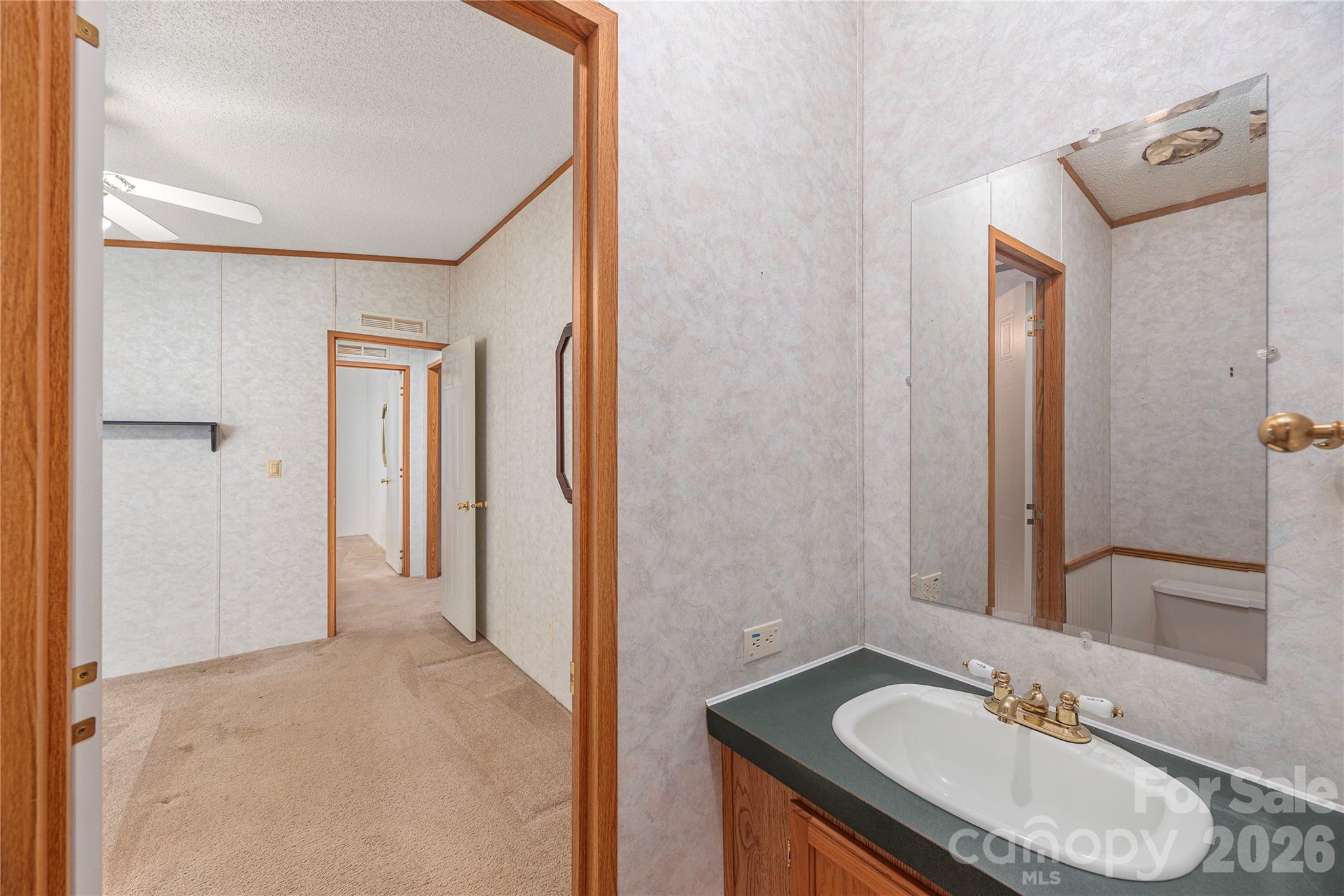 992 Brickyard Road — Horse Shoe