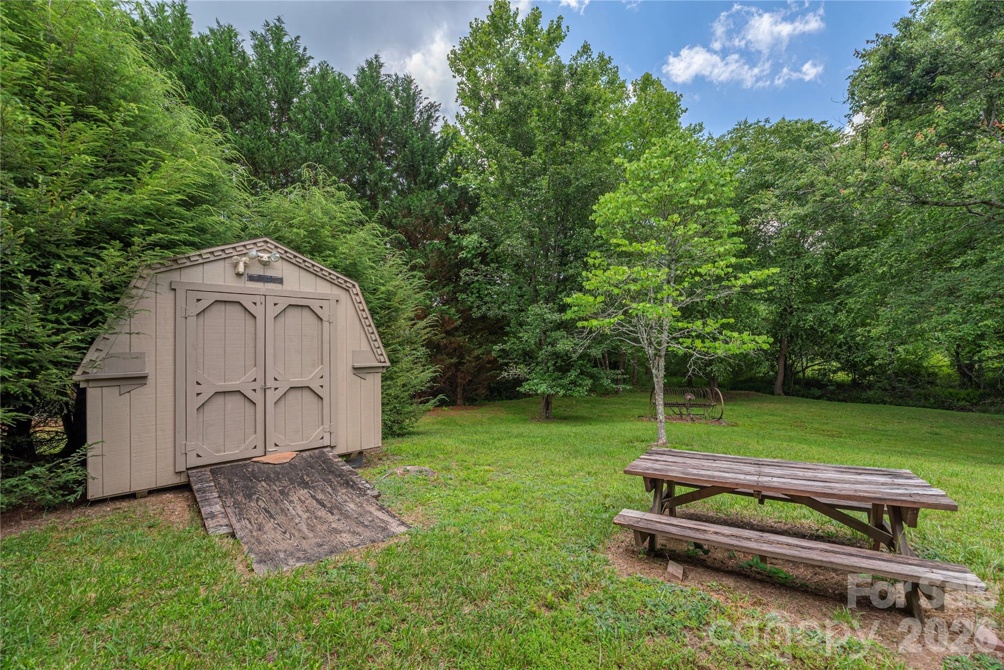 992 Brickyard Road — Horse Shoe