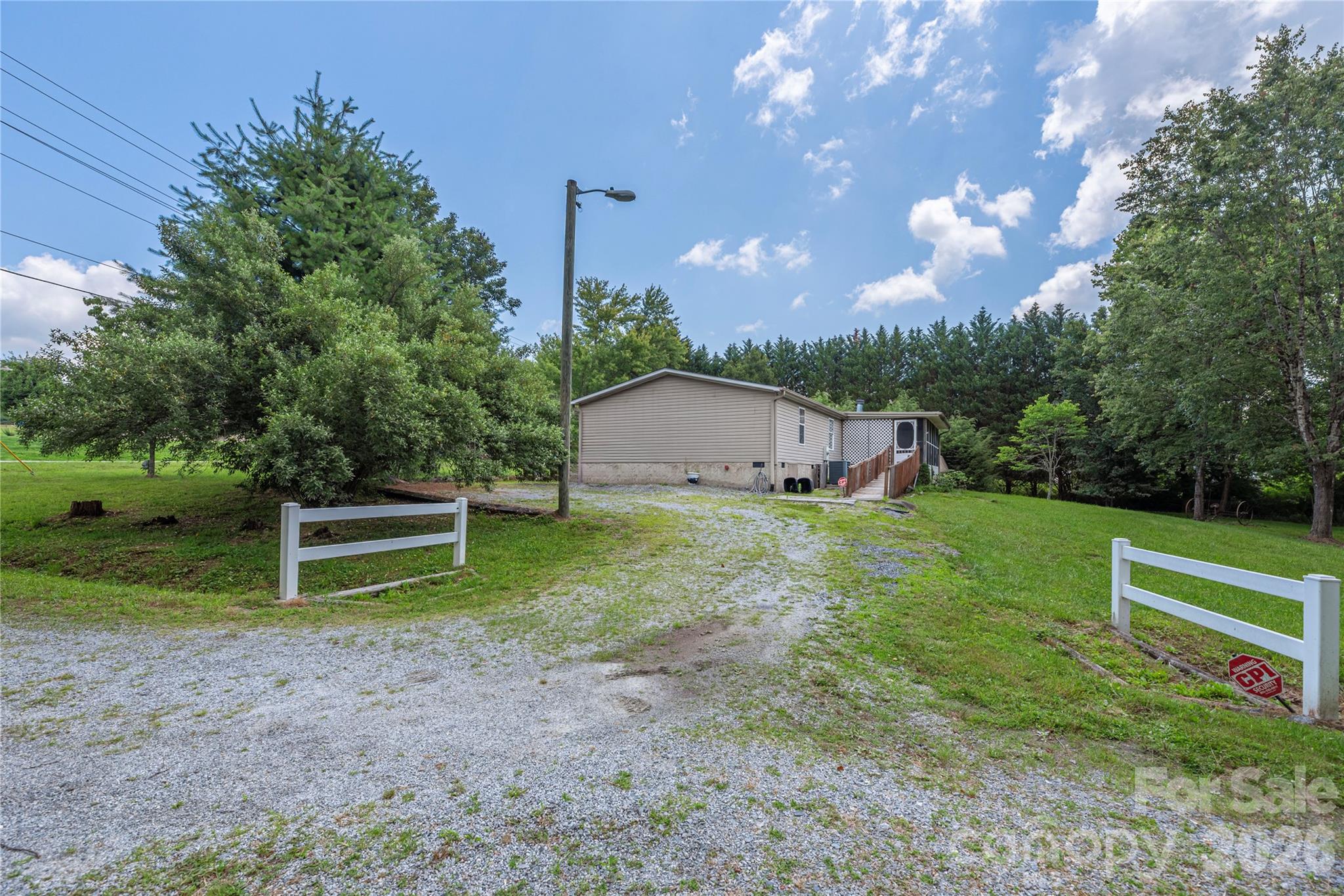 992 Brickyard Road — Horse Shoe