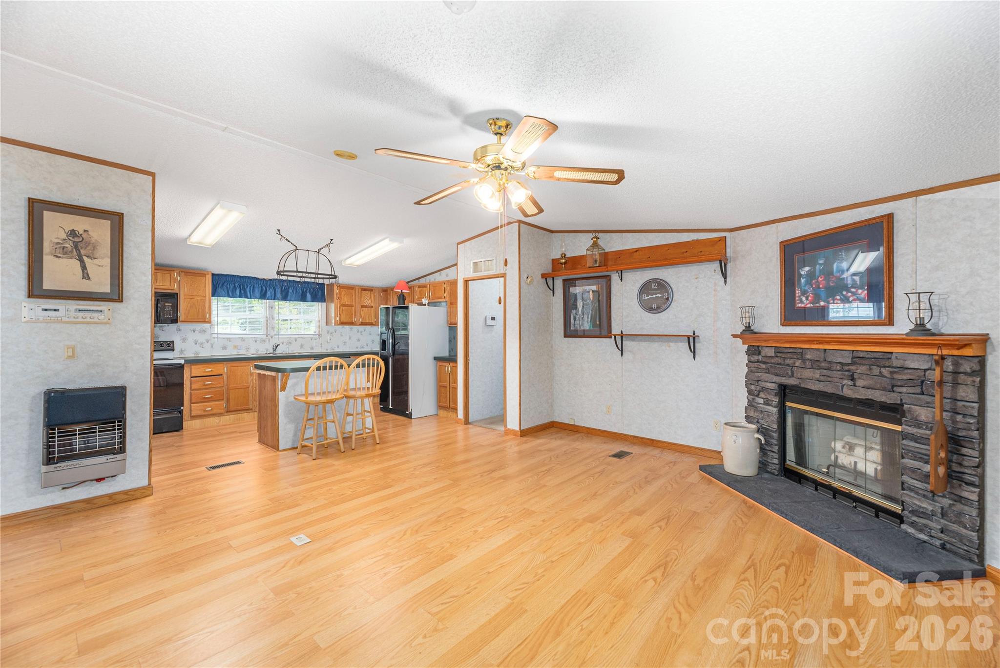 992 Brickyard Road — Horse Shoe