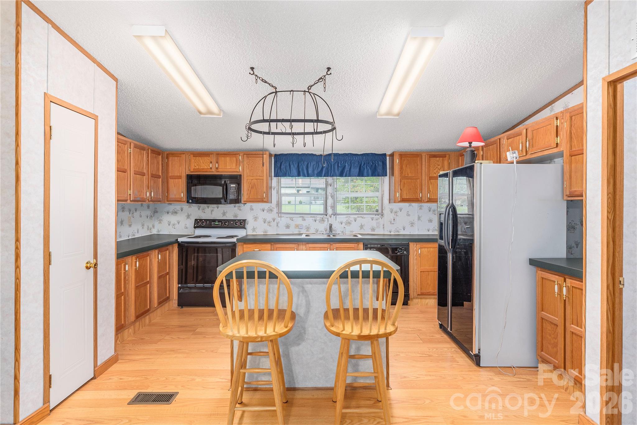 992 Brickyard Road — Horse Shoe