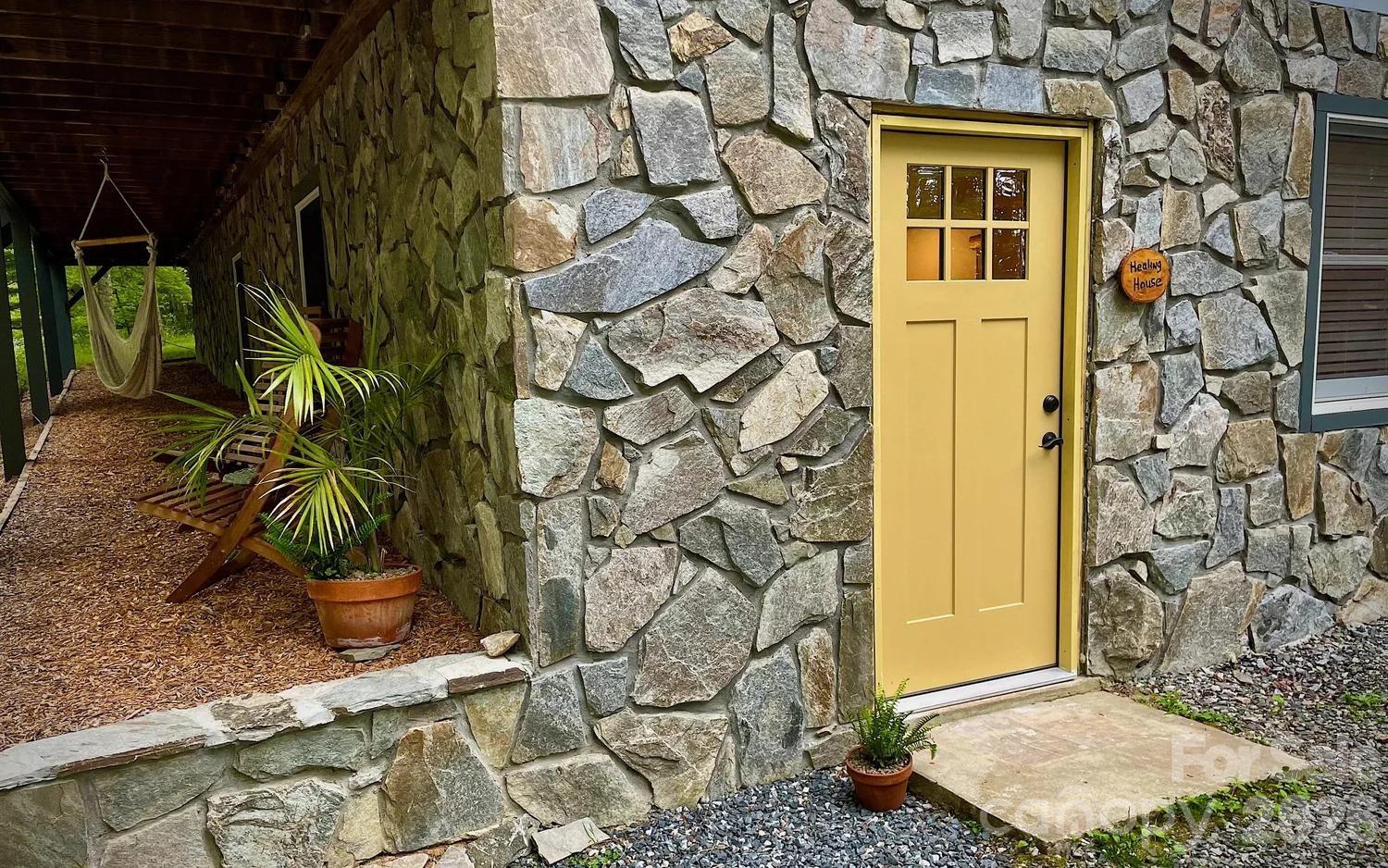 700 Norton Fork Road — Hot Springs