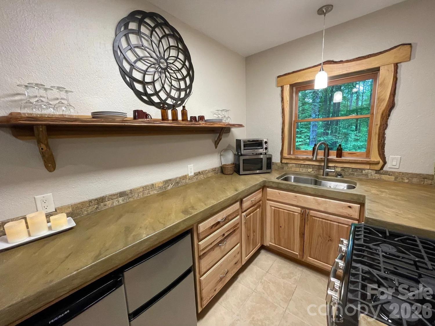 700 Norton Fork Road — Hot Springs