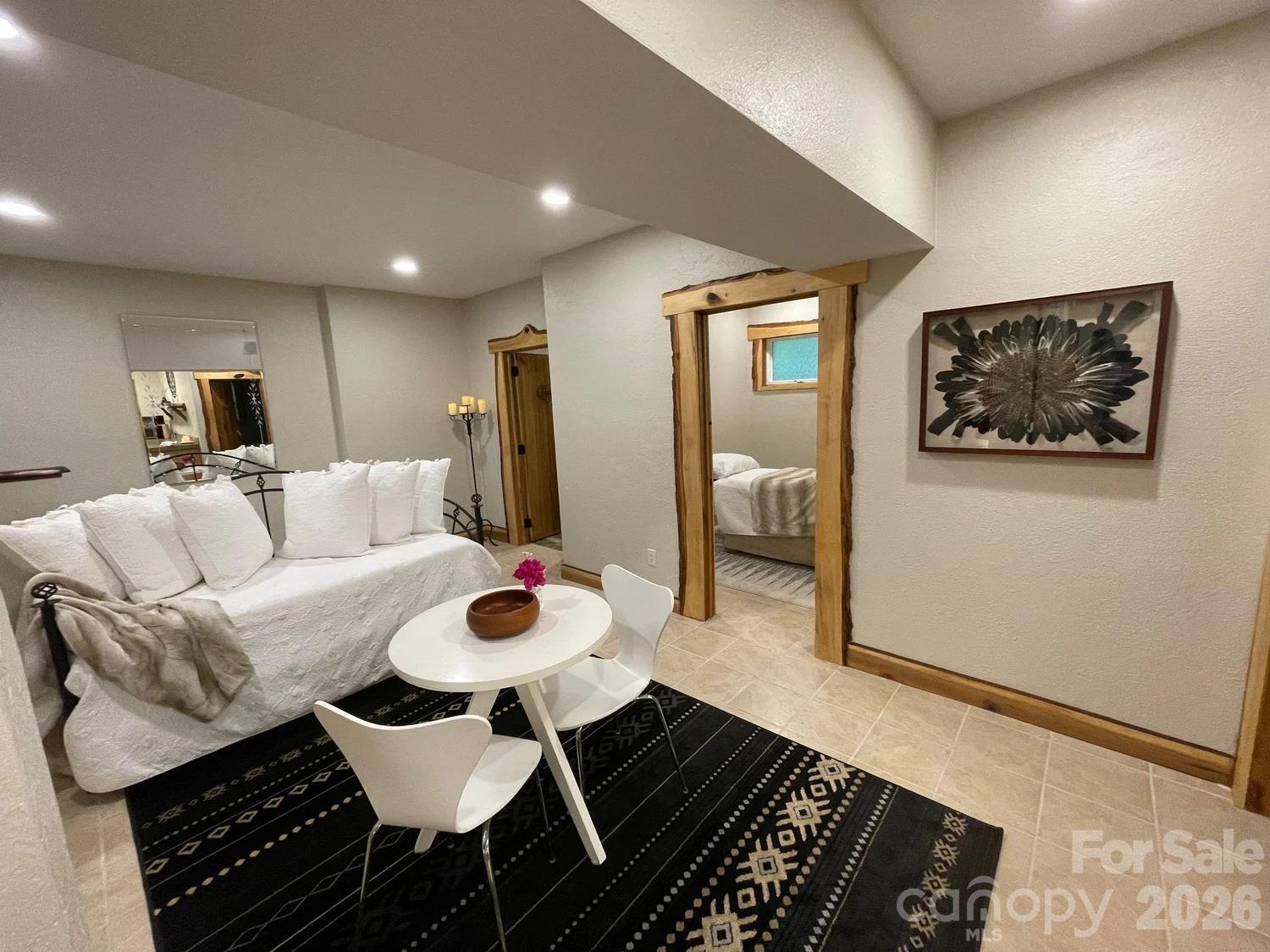 700 Norton Fork Road — Hot Springs