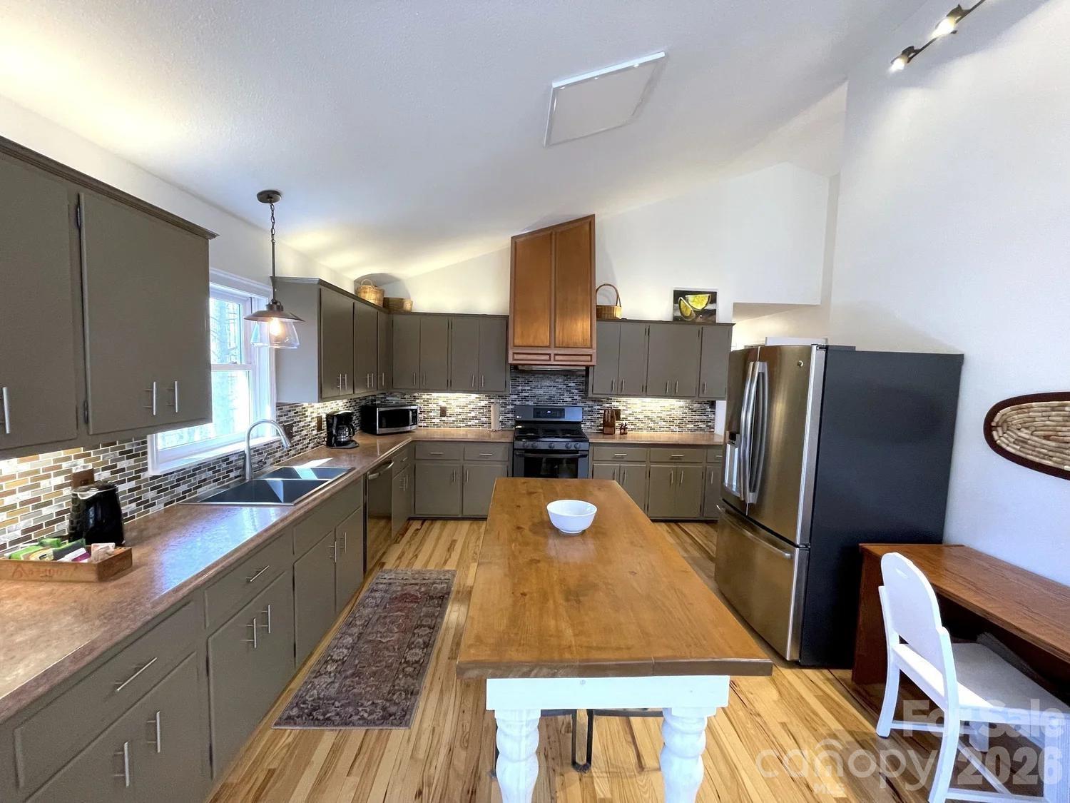 700 Norton Fork Road — Hot Springs