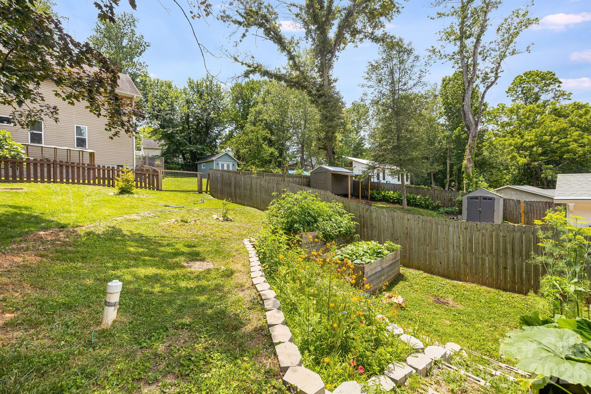 81 Bellevue Road — Asheville